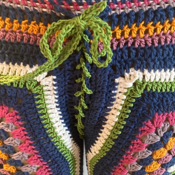 Crochet low rise pants outfit with crop top - Picture 5 of 9